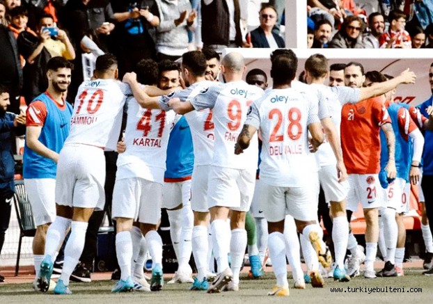 Ankaragücü ve Ümraniyespor Süper Lig'e yükseldi