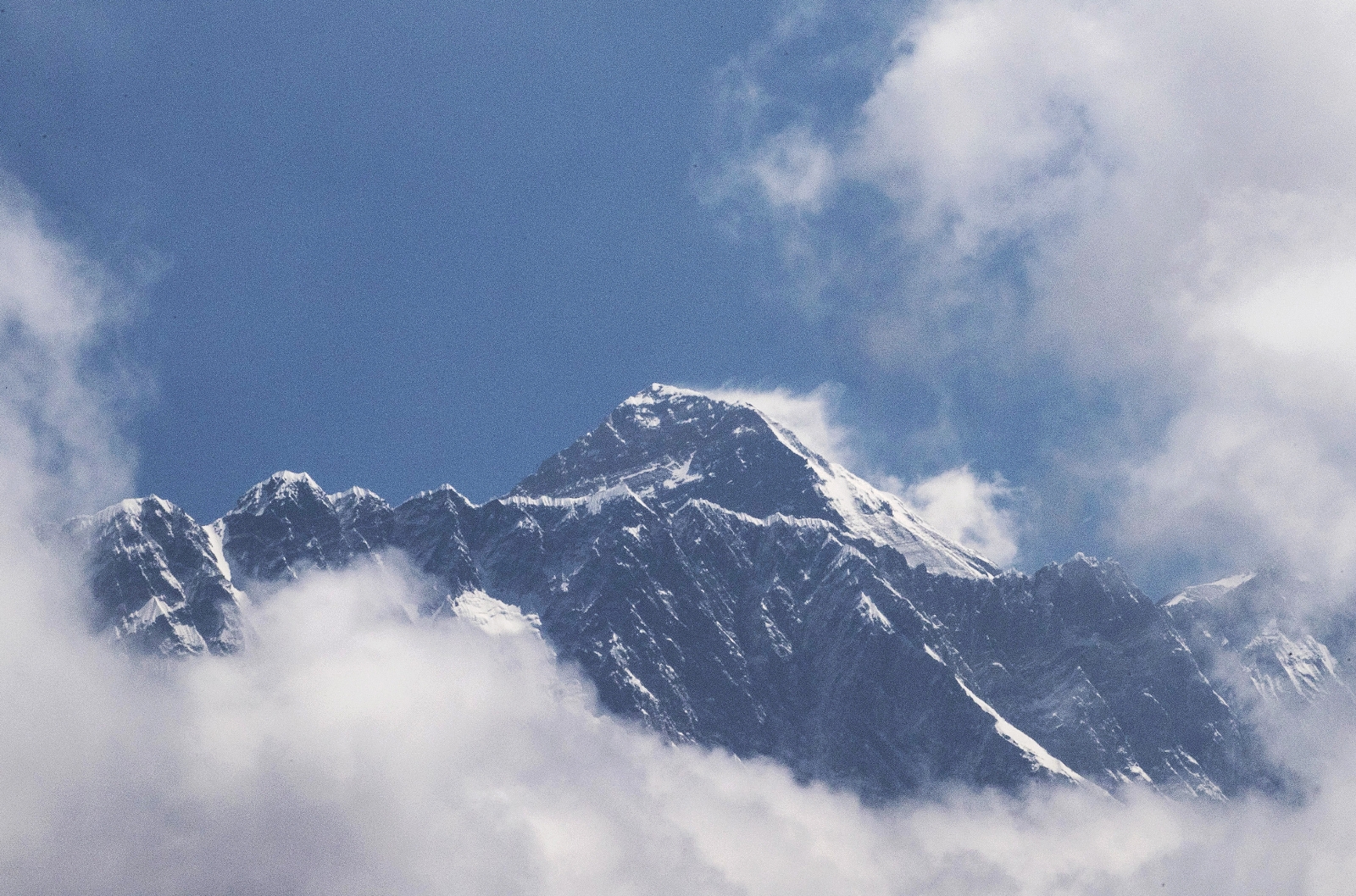 Çin, Everest Dağı’nın kuzey yamacını dağcılara açtı