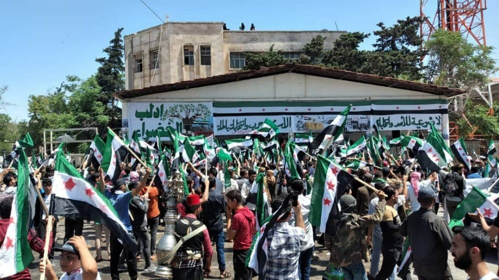 Esad, kimyasal saldırı düzenlediği ifade edilen Duma’da oy kullandı