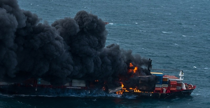Sri Lanka açıklarındaki konteyner gemisi 5 gündür alev alev yanıyor
