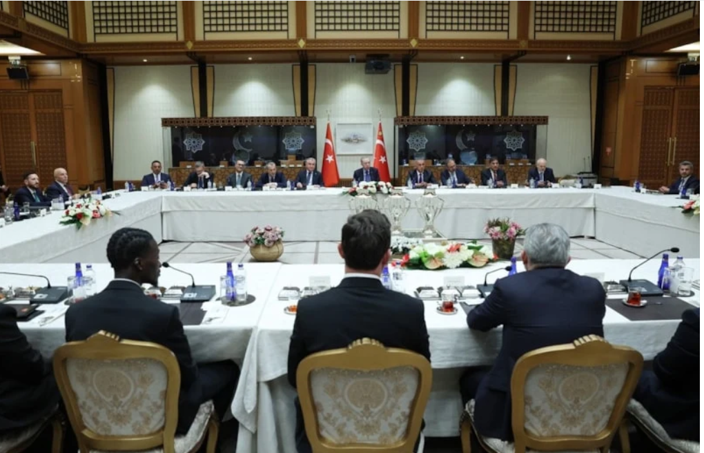 Cumhurbaşkanı Erdoğan, Süper Lig'e çıkan takımların heyetlerini kabul etti