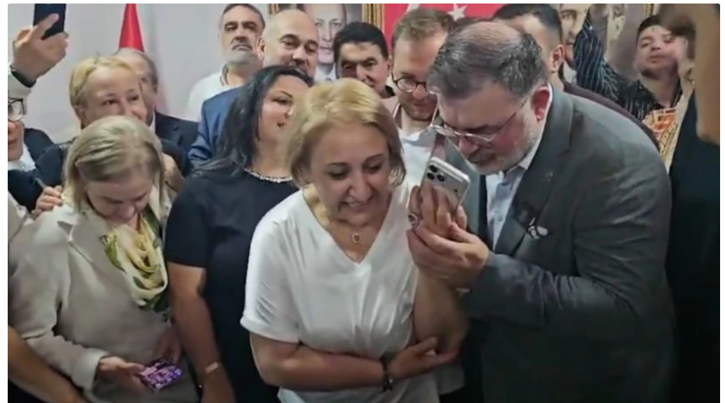 Cumhurbaşkanı Erdoğan'dan Menderes Belediye Başkanvekili seçilen Asuman Şen'e tebrik