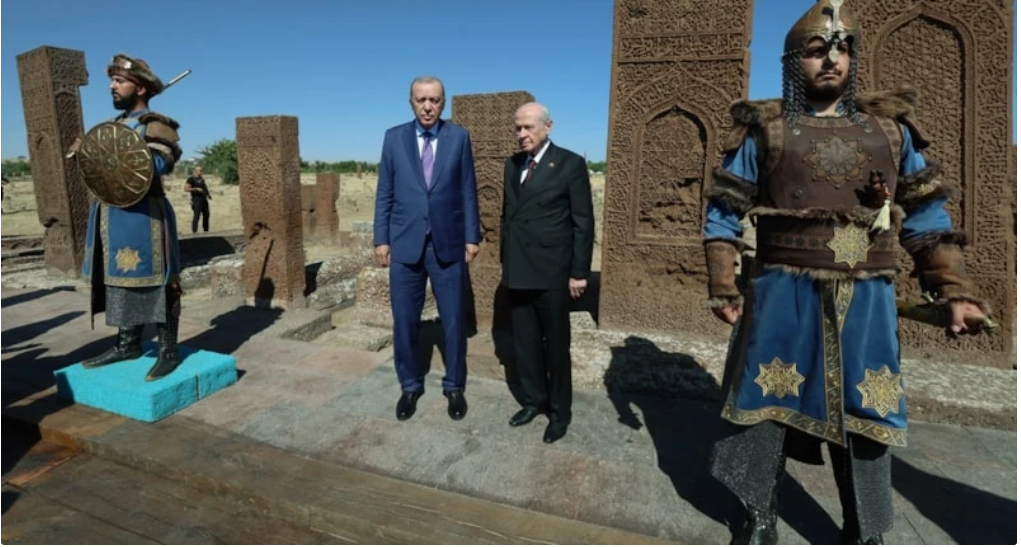 Cumhurbaşkanı Erdoğan ve Devlet Bahçeli Ahlat Selçuklu Kabristanı'nda