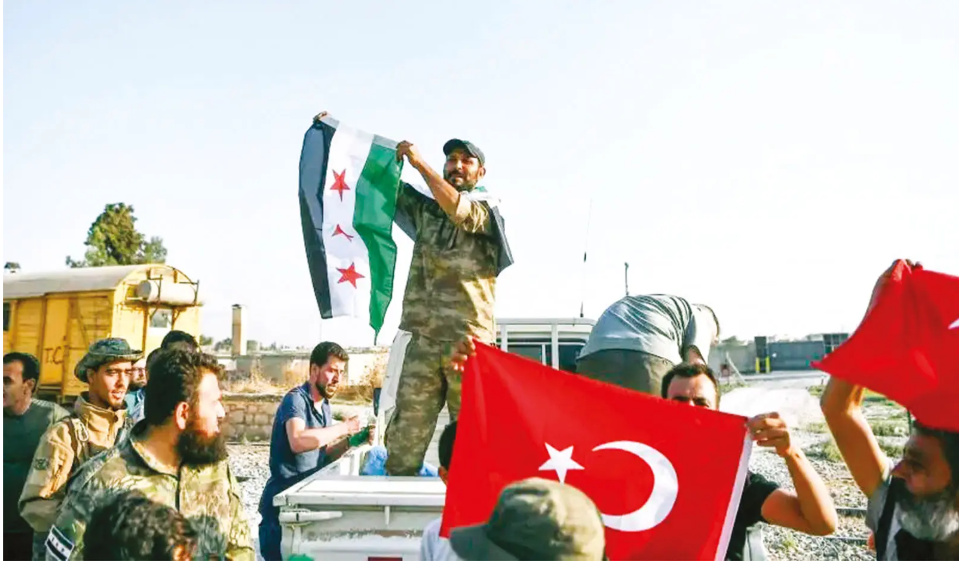 Şam’da YPG’nin fesih açıklamasının ardından kutlama: Emevi Meydanı’nda yoğunluk