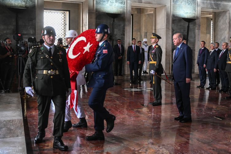 Cumhurbaşkanı Erdoğan: İstiklal ve istikbalimize sahip çıkıyoruz