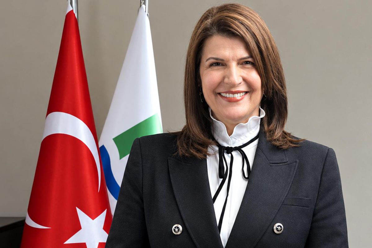İzmir'de Siyasi Hareketlilik: Foça Belediye Başkanı AK Parti'ye mi Geçiyor?