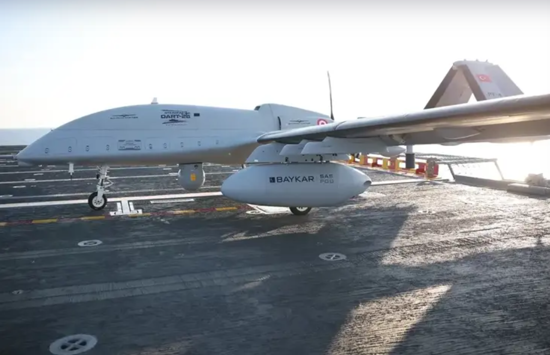Bayraktar TB3'ten yeni kabiliyet: TCG Anadolu'dan sonoboy atışı