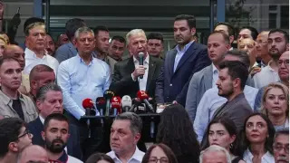 Özel ile Yavaş Arasında Yeni Kriz! “Benim Onayımla Gitti” Sözü Gerilimi Tırmandırdı