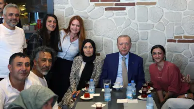 Cumhurbaşkanı Erdoğan, İstanbul'da esnafı ziyaret etti
