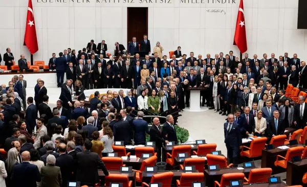 Çerçeve yasa 'rekor' oyla Meclis'ten geçti: İşte isim isim, parti parti kullanılan oylar...