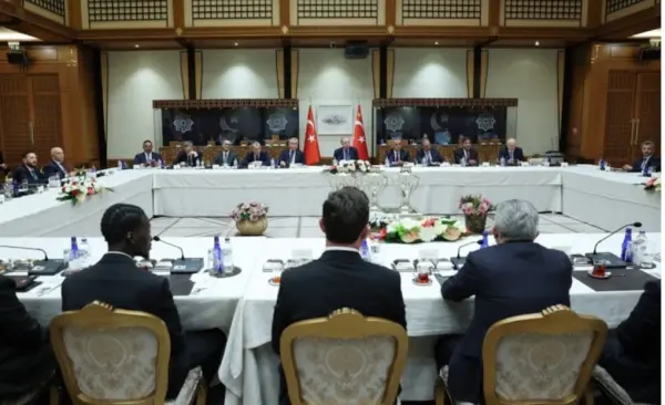 Cumhurbaşkanı Erdoğan, Süper Lig'e çıkan takımların heyetlerini kabul etti