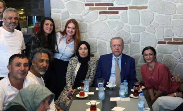 Cumhurbaşkanı Erdoğan, İstanbul'da esnafı ziyaret etti