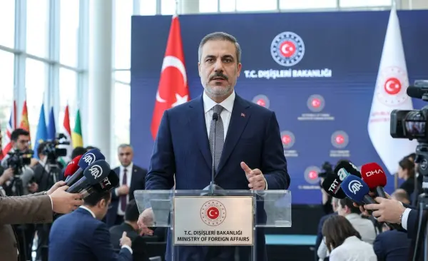 Fidan Noktayı Koydu: Türkiye Başka Bir Ülkenin Toprağına Asker Gönderip Saldırmayacak