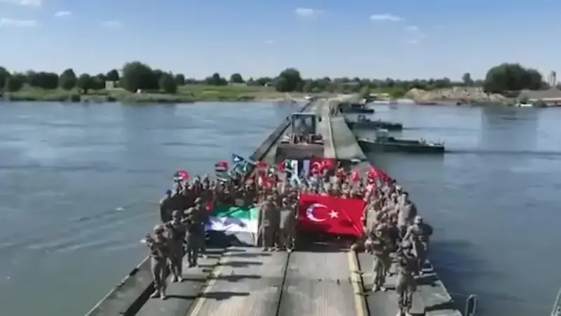 Fırat üzerinde Mehmetçik imzası! Suriye'de stratejik geçiş için köprü kuruldu