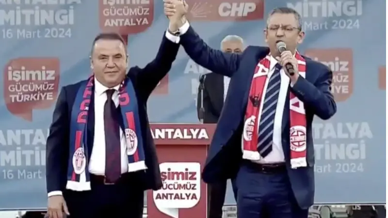 Özgür Özel'in Muhittin Böcek'e yönelik övgüleri yeniden gündemde