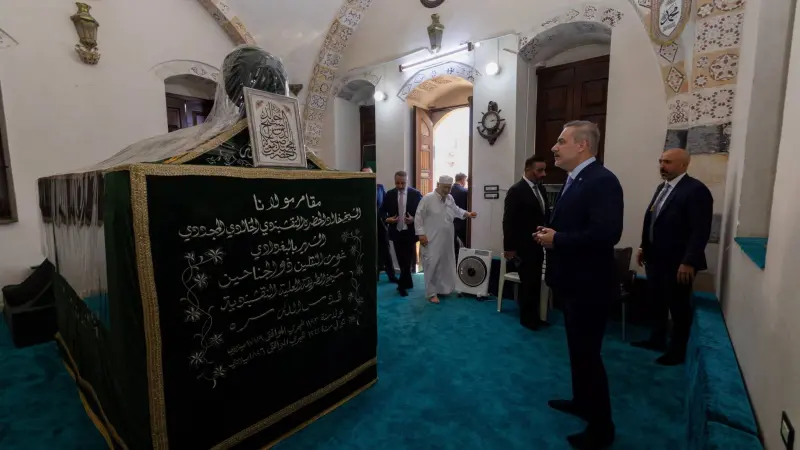 Hakan Fidan Şam’da tarihi türbeleri ve Türk Hava Şehitliği’ni ziyaret etti