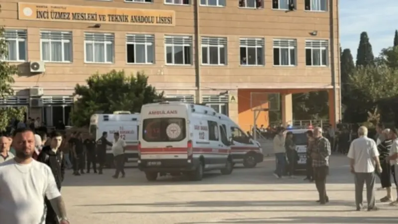 Manisa’da okul önünde silahlı saldırı: 11 öğrenci yaralandı
