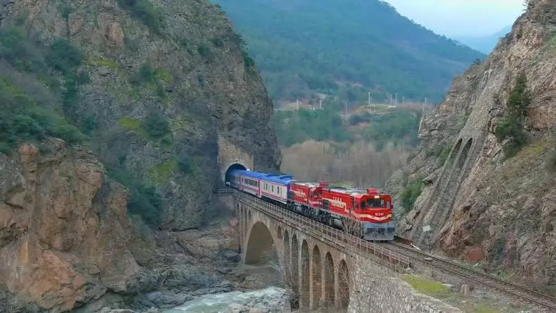 Turistik Karaelmas Ekspresi yeniden raylarla buluşuyor